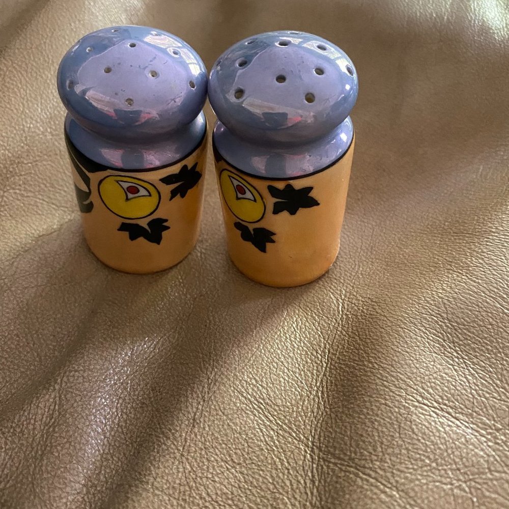 VINTAGE BLUE AND YELLOW SALT AND PEPPER SHAKERS